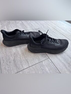 HOKA Arahi 7 men’s shoes